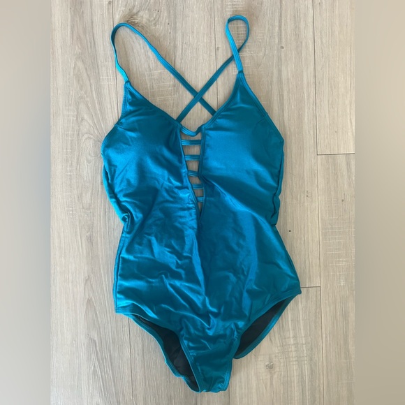 Rand new Women's Plunging Strappy One-Piece Swimsuit, Size Small - Picture 1 of 6